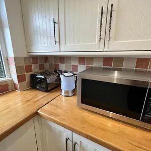  Guest house Large With Free Netflix, Amazon Prime, United Kingdom
